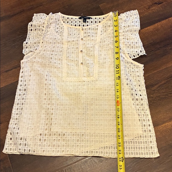NEW BANANA REPUBLIC Elegant Cream Lace Women's Top BLOUSE EYELET CROCHET SZ MED - Picture 16 of 17